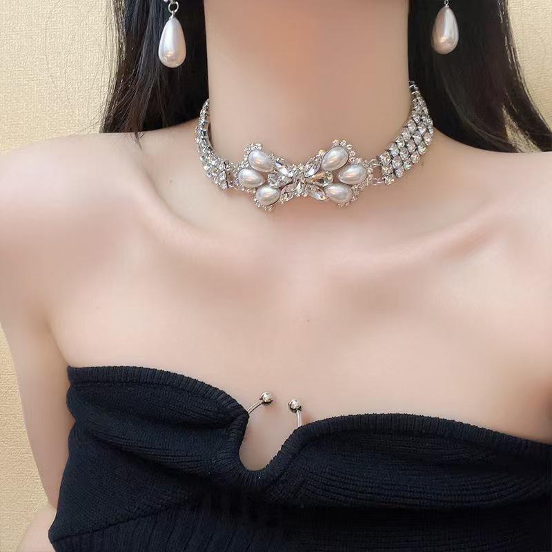 European-American Fashion Pearl Bow Rhinestone Necklace