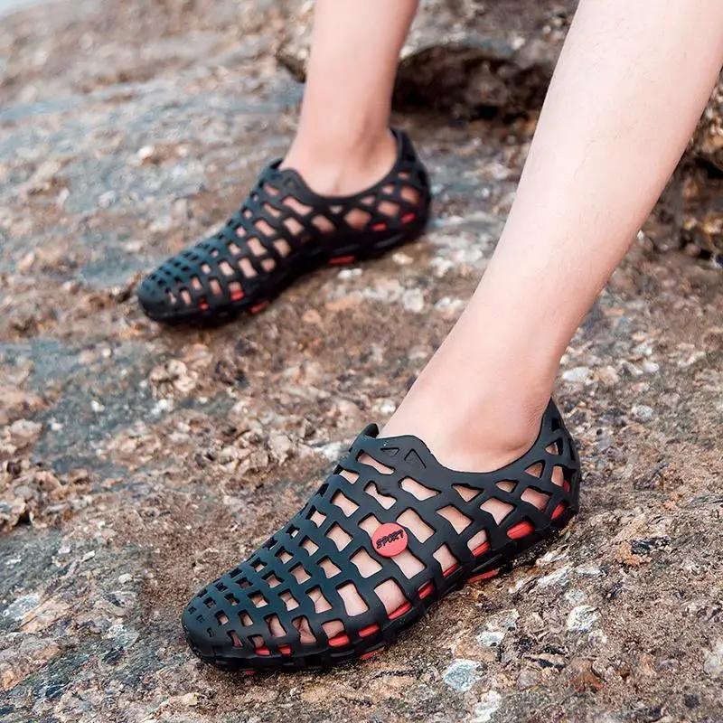 Fashion Closed Toe Man Sandals Couple Hole Pvc Summer Sale New Fashion Casual 39 Color Original Outdoor 2025 Expensives Adult Shoes Men