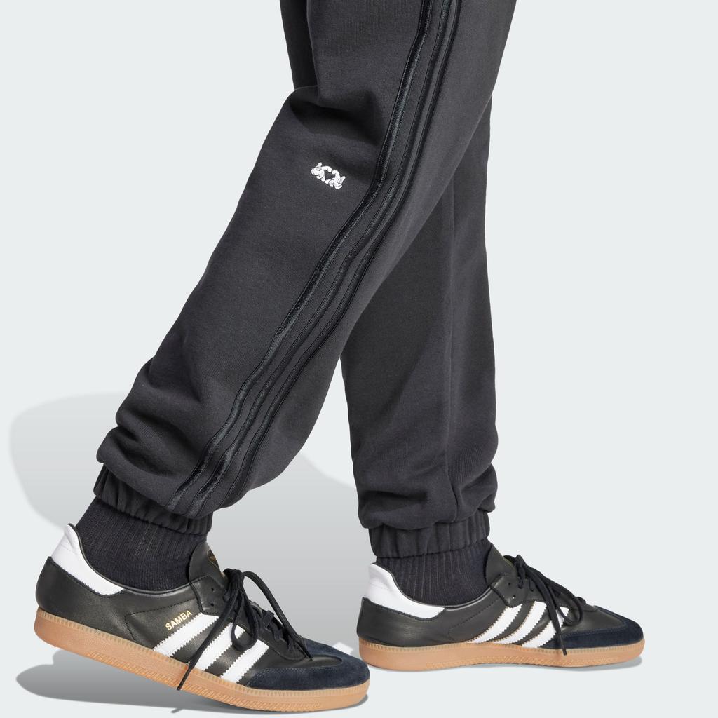 Adidas Originals Mickey Mouse Collaboration SS24 Mickey Pattern Logo Solid Color Striped Side Tapered Knit Sports Pants Men Pants Black IY2267