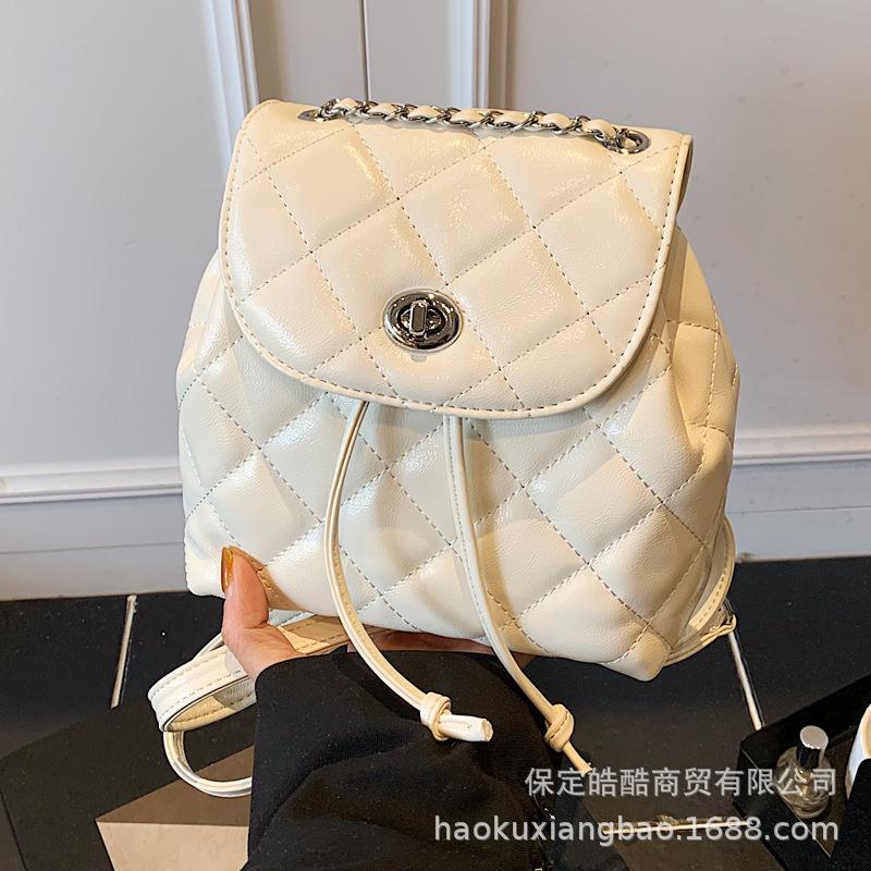 

Rhombus embroidered thread women s backpack 2025 new trendy fashion versatile chain backpack exquisite super fire small schoolbag синий