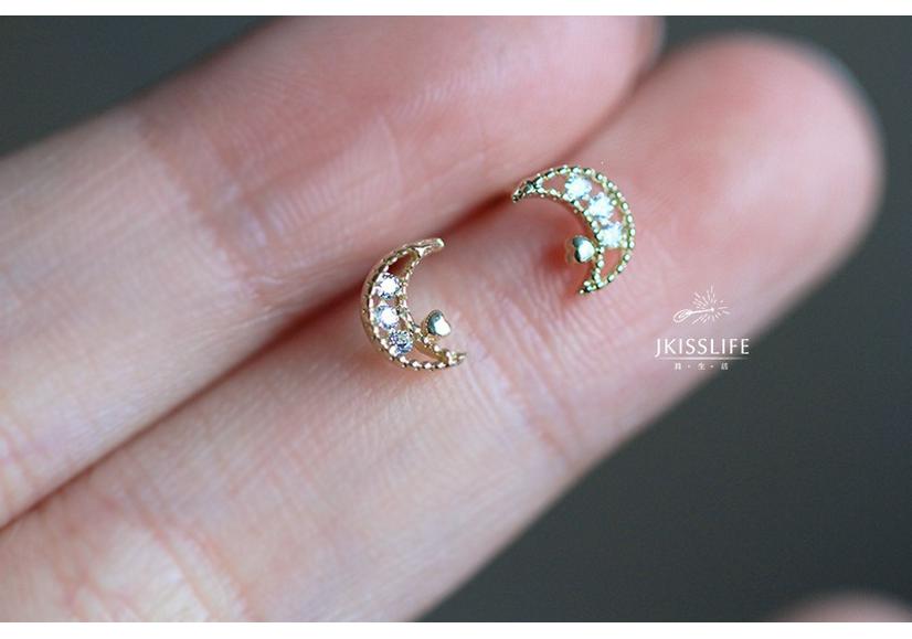 14k Gold Plated S925 Sterling Silver Mini Stud Earrings [Little Heart on the Moon] Silver Pair (Includes Silver Earplugs)