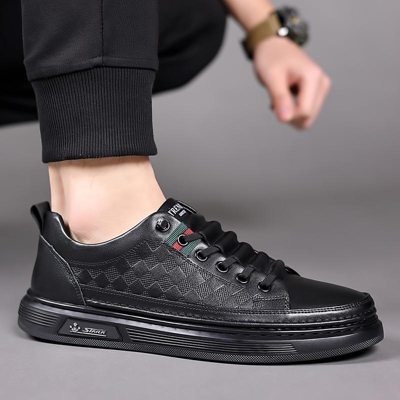 

Board shoes men s trendy one-pedal 2025 autumn new leather non-slip white shoes men s versatile soft-soled casual shoes 44 чорний