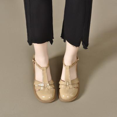 Romerska sandaler dam sommar Mary Jane väska huvud ihåliga sandaler tjock klack T-knapp lackläder flätade höga klackar sandaler