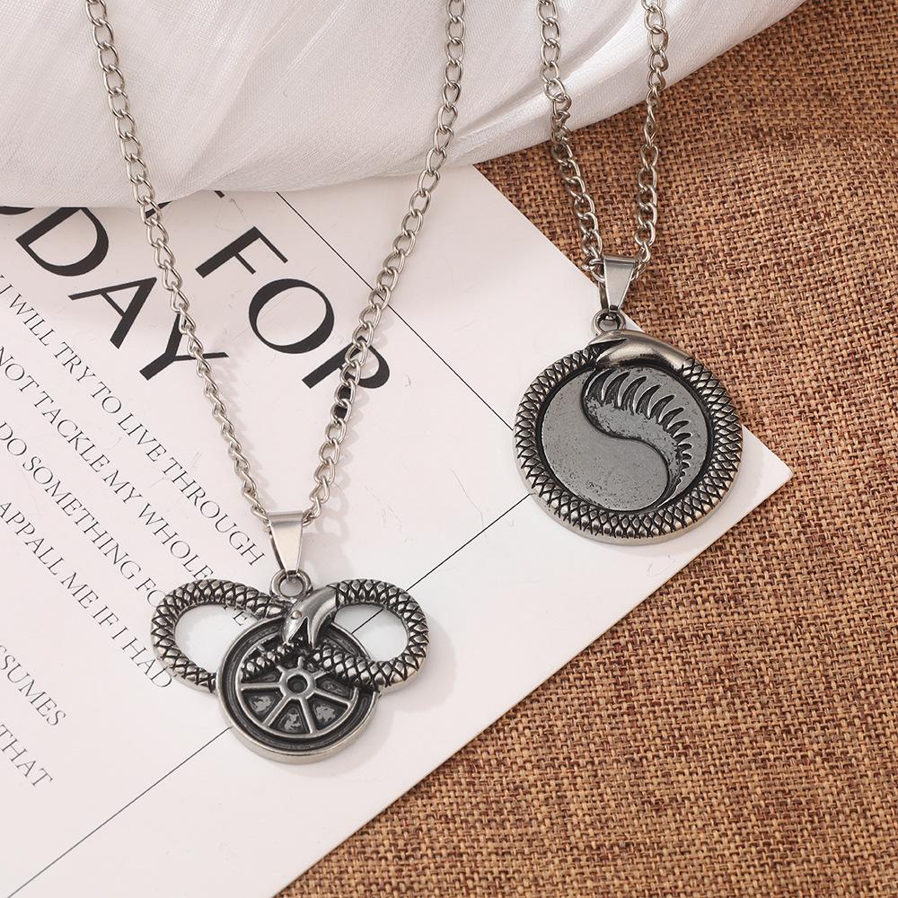 Creative Retro Unisex Snake Bone Pendant Necklace - The Wheel of Time Clavicle Chain