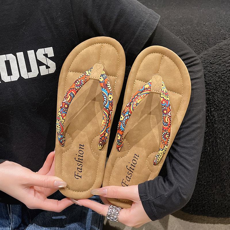 2025 Seaside Vacation Wear Women's Summer Small Floral New Flat-bottomed Flip-flops Shoes Non-slip Beach Sandals