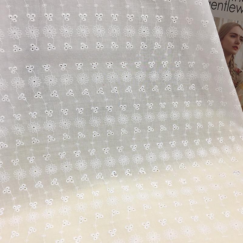 100x130cm Tessuto di Cotone Bianco Ricamato con Occhielli Pizzo di Cotone Materiale per Cucire Vestiti, Al Metro 23 stili