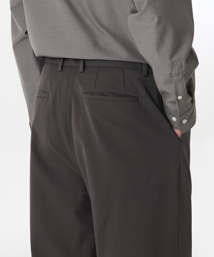 MUSINSA STANDARD One-Tuck Loose Tapered Hidden Banding Slacks [Gunmetal]