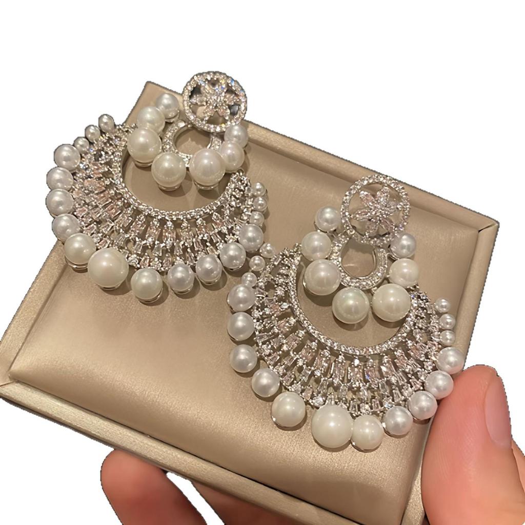 European & American Silver Needle Inlaid Diamond Pearl Earrings: Stylish, Elegant, and Luxurious Statement Ear Studs