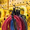 45cm Schwarzer Verstellbarer Verlängerungskabel-Organizer mit 3-Achsen-Schnalle Strapazierfähiges Aufbewahrungsband-Wrap für Werkstatt Garage Kabelmanagement-Werkzeug