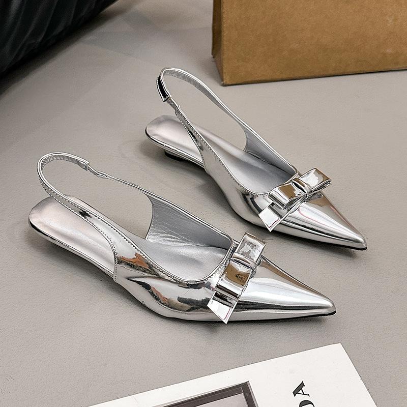 

Серебристые туфли-лодочки на танкетке с острым носком женские лето 2025 новые крутые тапочки пустые модные сандалии 35 серебряный