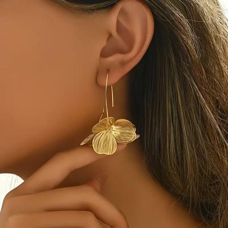 Vintage Gold Color Double-Layer Hollow Flower Hoop Earring for Women Punk Geometric Metal Ginkgo Leaf Earrings Jewelry Gifts