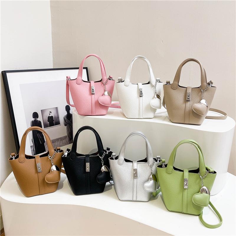 Summer New High-end Fashion Lock Bucket Bag Portable Shoulder Messenger Women's Bag Free Small Bag