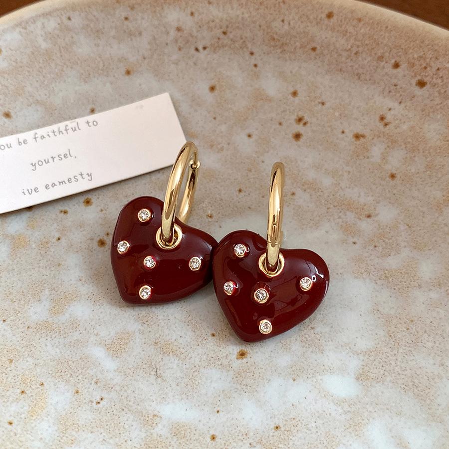 

Diamond dripping oil love pendant, ear buckle Hong Kong style retro fashion earrings, light luxury high-end earrings, design sense niche