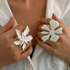 Übertriebener Metall-Weißblumenring für Damen Modischer Tropföl-Unregelmäßiger Öffnungs-Verstellbarer Ring Hochzeits-Schmuckzubehör
