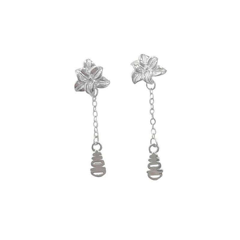 

Серьги Flower Happy Tassel — это свежие, милые, элегантные и универсальные серьги-гвоздики