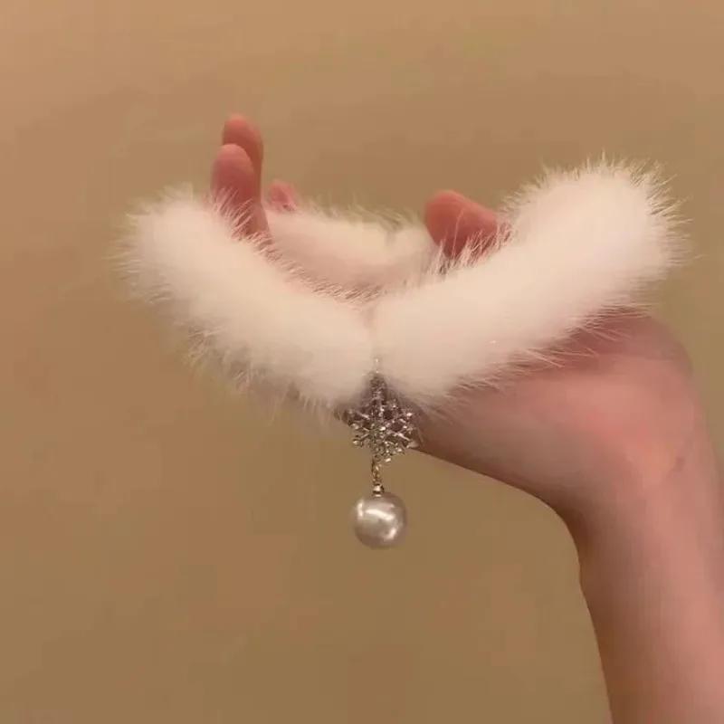 2025 New Korean Elegant Feather Plush Snowflake Choker Pearl Tassel Necklace for Women Wedding Party Christmas Jewelry Gifts