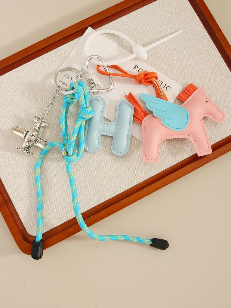 Portachiavi Miu in Pelle Pegaso con Cordoncino e Charm