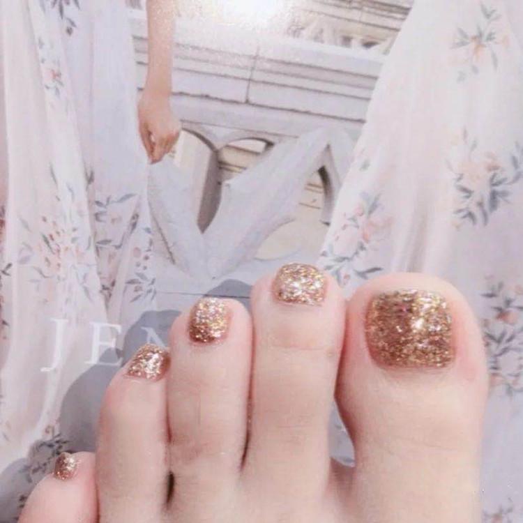 

Gold Glitter Toenail Manicure Kit: Includes 24 Wearable Toenail Patches