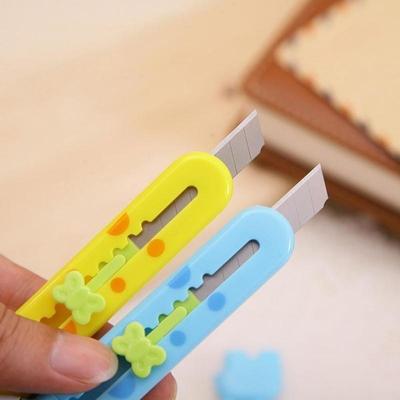 Mini Nóż Uniwersalny w Kolorze Cukierkowym Pudełko Narzędzia do Zdjęć Przecinak do Papieru Artykuły Biurowe Szkolne Sztuka i Rzemiosło