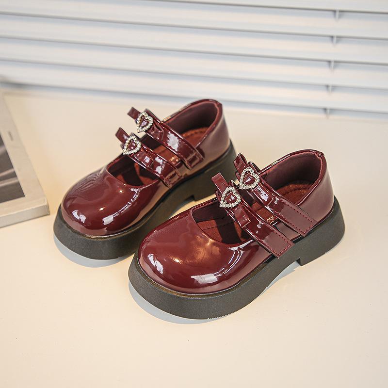 

Girls leather shoes 2025 spring and autumn new little girl soft-soled shoes medium and older children s performance shoes children s flat shoes 35 yards inner length 21.4cm бордовий