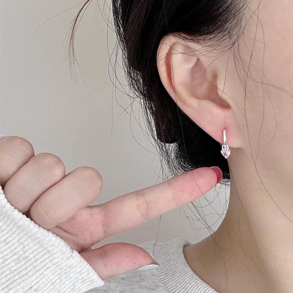 Süße Minimalistische Kompakte Liebesohrringe Damen Nische Kalter Wind Mode Herzform Senior Designgefühl Ohrringe Elegante Accessoires Klassischer Schmuck