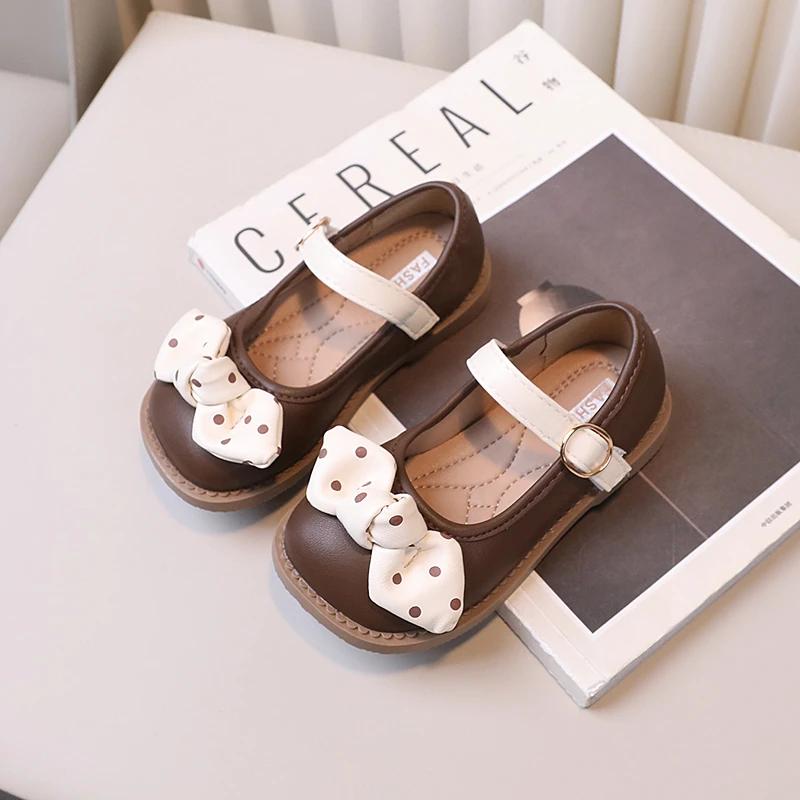 

2024 Детские кожаные туфли для девочек, осенние новые модные милые туфли-бабочки с мягкой подошвой, нескользящие, универсальные, шикарные туфли принцессы 23 коричневый