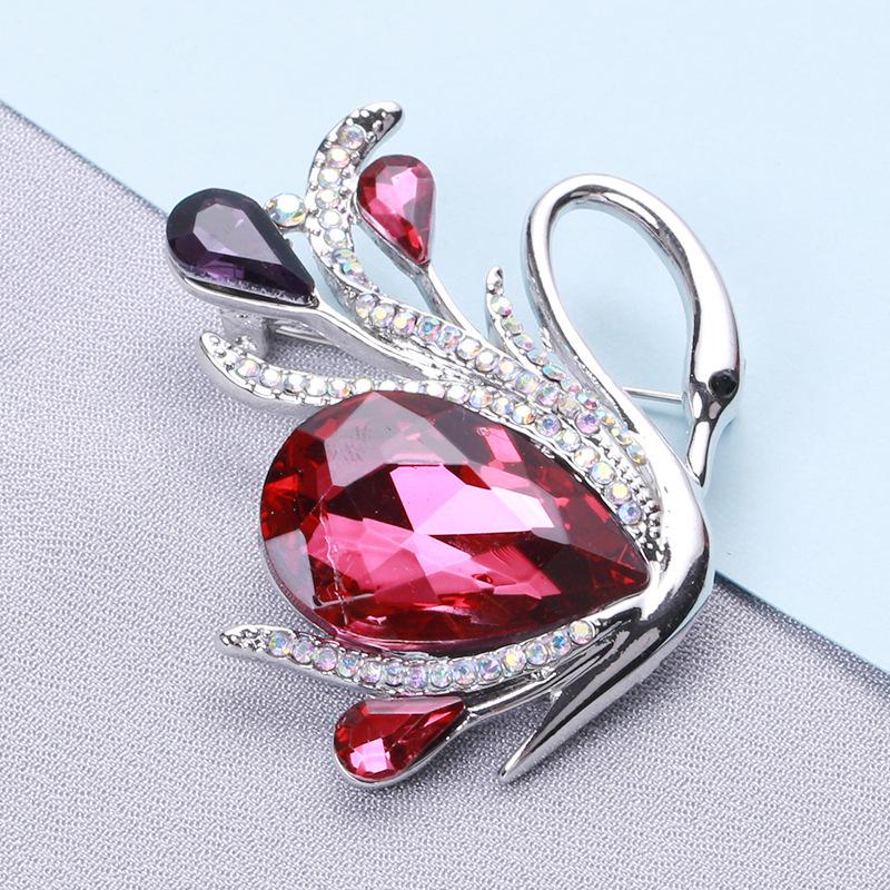 Retro Schwan Brosche: Vielseitige Damenmode-Anstecknadel für Pullover und Strickjacken