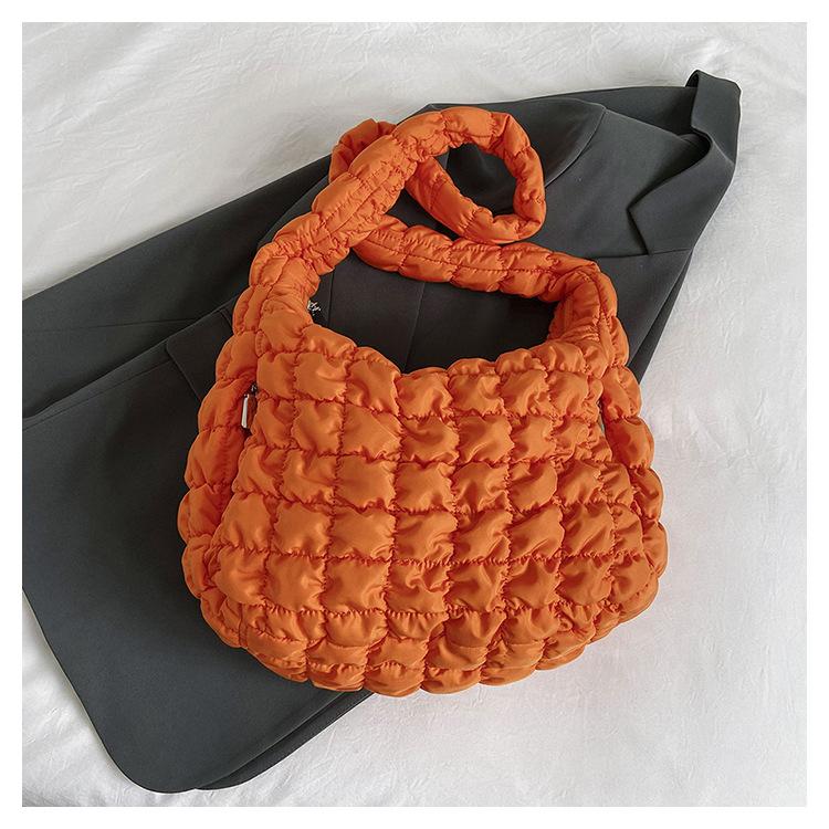 Korean versi Instagram girl pleated cloud bag 2026 new lightweight and versatile bubble large capacity commuting crossbody bag