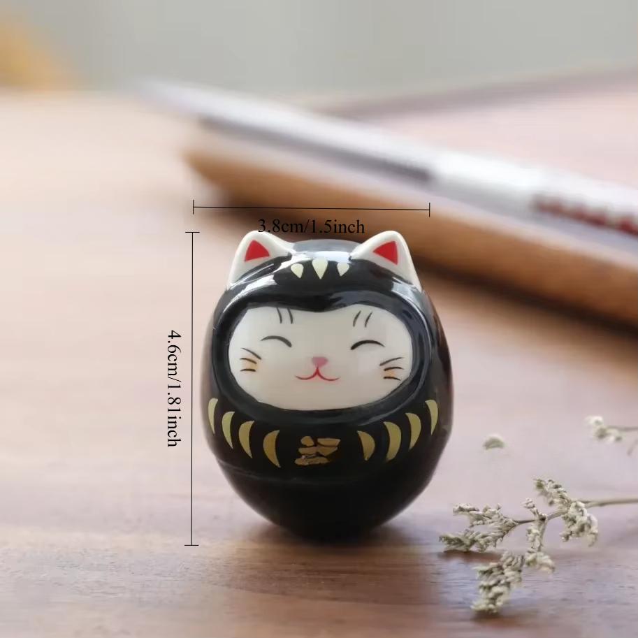 

Lucky Cat Fortune Ornament Japanese Ceramic Daruma Crafts Cartoon Landscape Home Decor Accessories Gifts Living Room Decoration 3.8X4.6CM чёрный