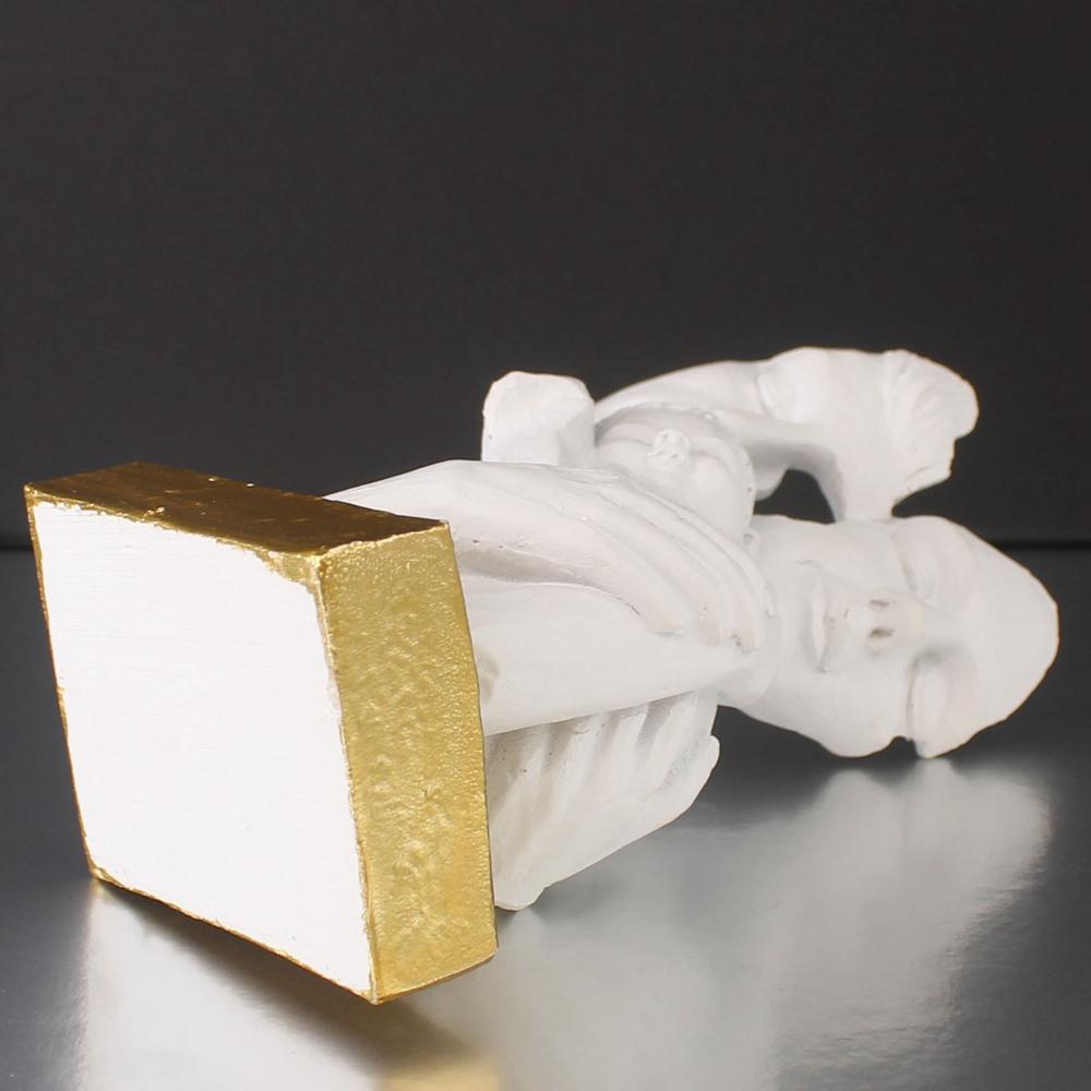 Home Decor Couple Statue Sculpture Decoration Figurine Resin Creative Figure for Valentine's Day Decorations Kissing Easter Hug