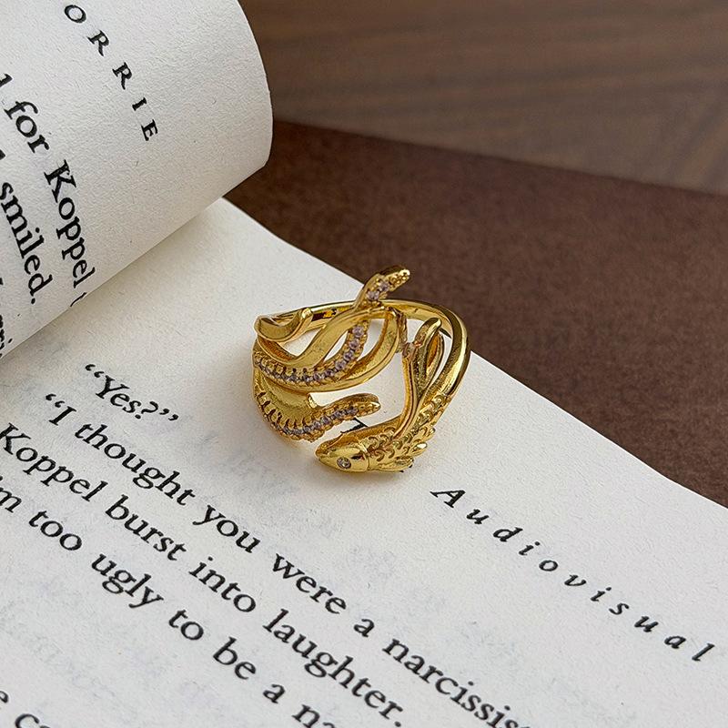 Modele Noworoczne Mają Przesyłkę Ryb Co Roku, Średniowieczne Otwarte Pierścionki, Retro Dwór I Narodowy Trend Układania, Noszenie Pierścionków z Cyrkoniami