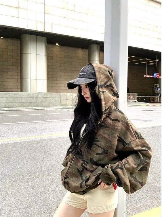 American Retro Camo Streetwear Hoodie for Men & Women - Trendy Unisex Zipper Jacket