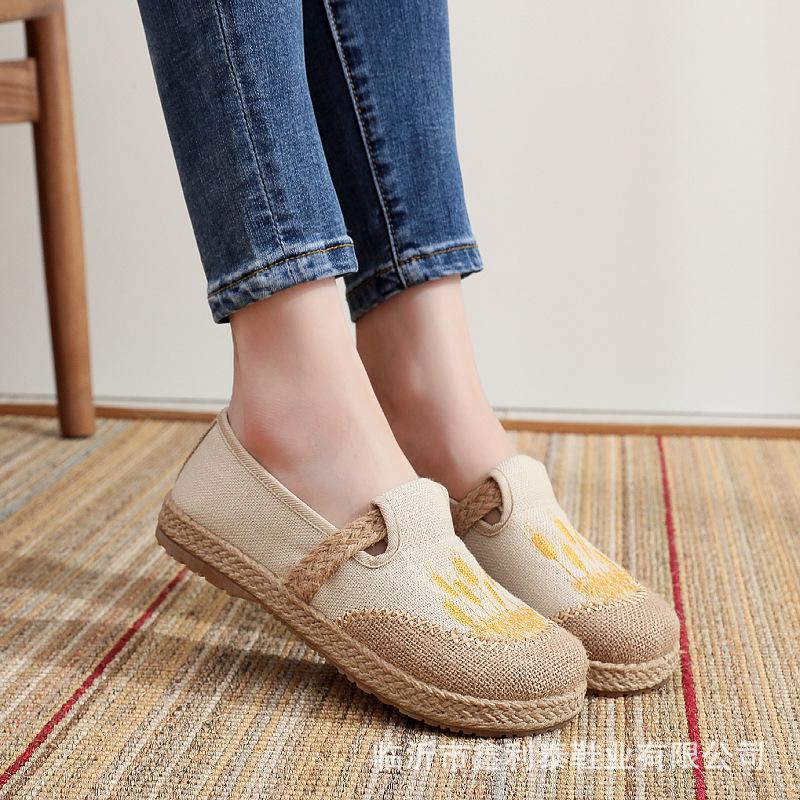 New spring and summer women's embroidered shoes with soft soles, round head and one pedal, flat bottom and shallow mouth canvas shoes