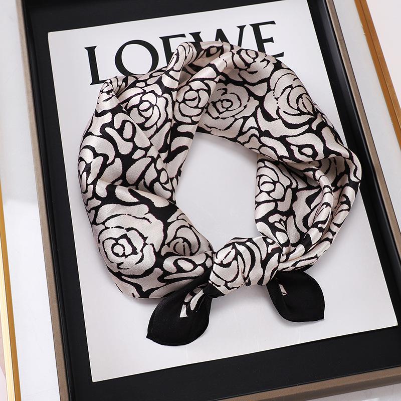 27.5" Floral Printed Square Scarf Elegant Thin Satin Decorative Neck Scarf Summer Sunscreen Windproof Headscarf Women'S Bandana