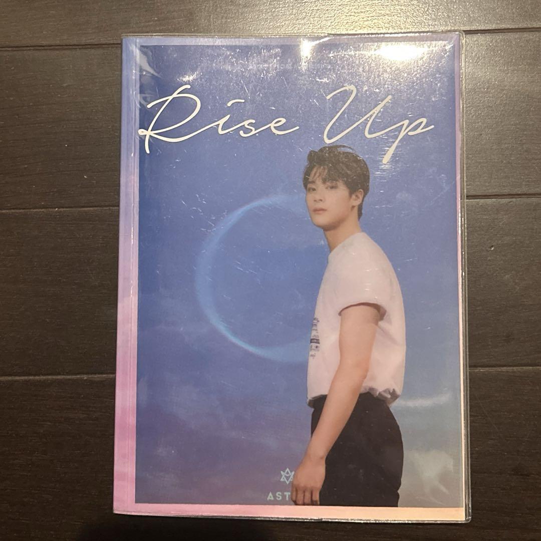 

[ИСПОЛЬЗОВАННЫЙ] ASTRO RiseUp Альбом Moonbin Прозрачная карточка