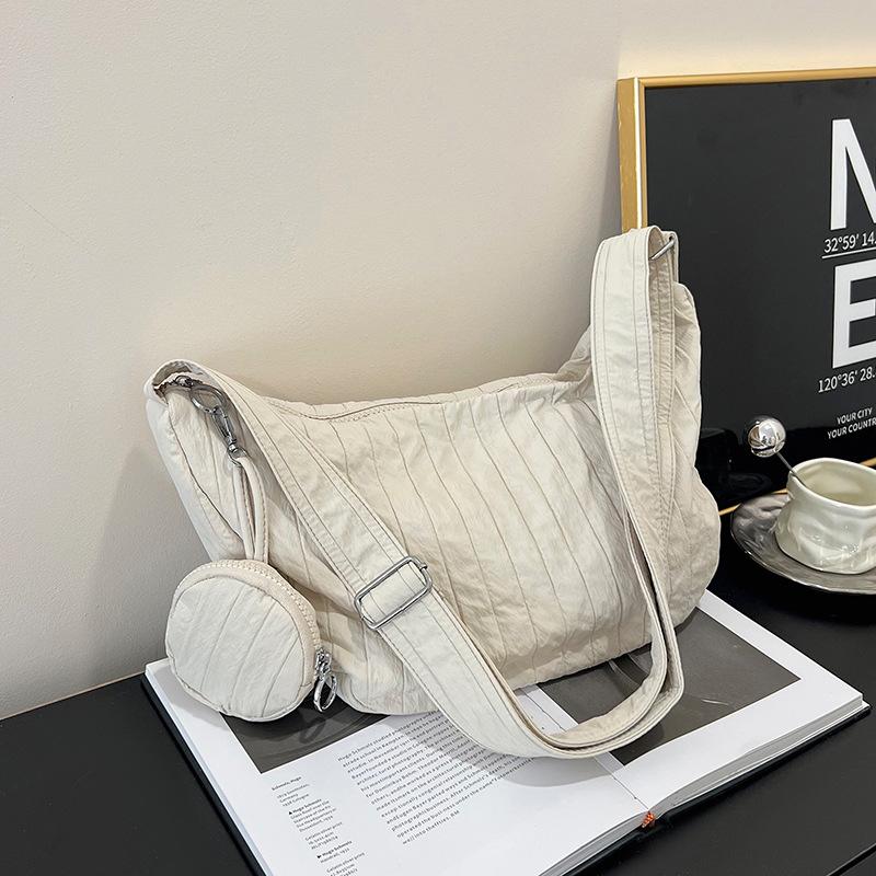 Casual bag women's new crossbody dumpling bag fashionable shoulder bag large capacity class commuter bag