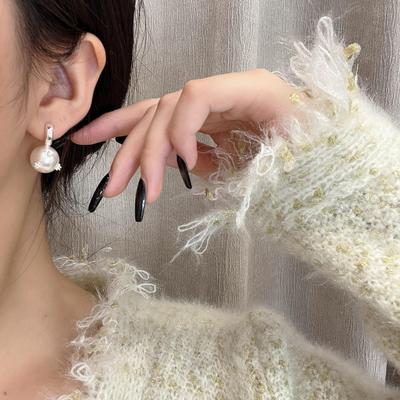 French Retro Hepburn Style Imitation Pearl Earrings: Elegant, Simple, and Versatile