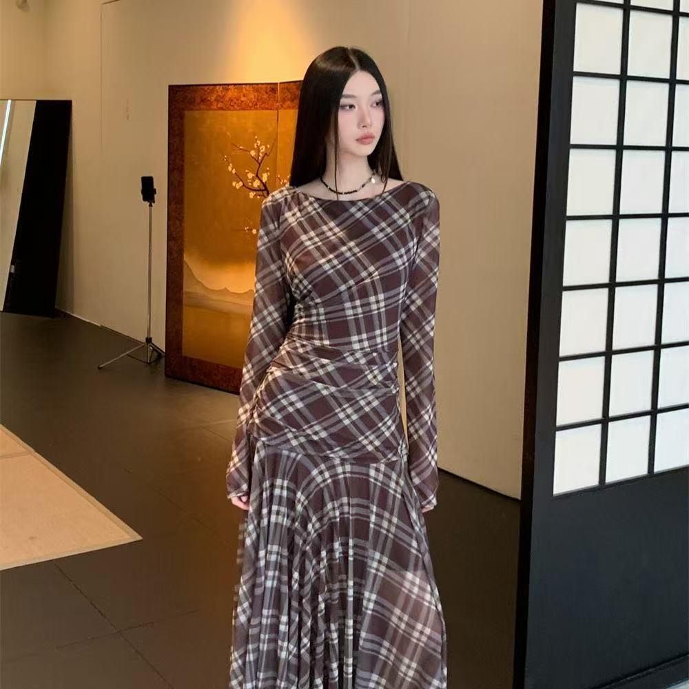 Elegant Plaid Waist-Cinched Midi Dress for Spring