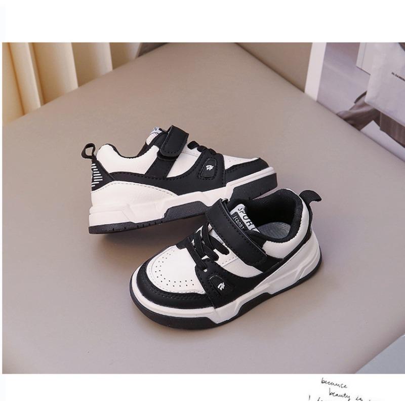 Children's board shoes soft sole light non-slip small middle-aged children's leather surface versatile sports and leisure shoes cross-border supply