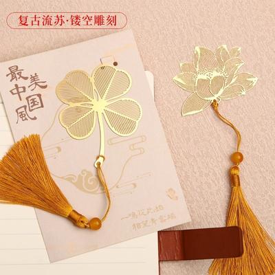 1/2pcs Metal Bookmark Hollow Brass Antique Style Book Clip with Pendant Small Fresh Maple Leaf Bookmark Student Stationery Gift