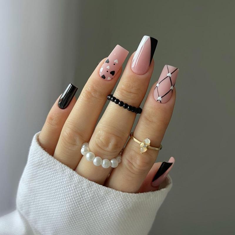 

24-Piece Heart Plaid Wearable Nail Art Set - Removable False Nail Patches Phototherapy Glue