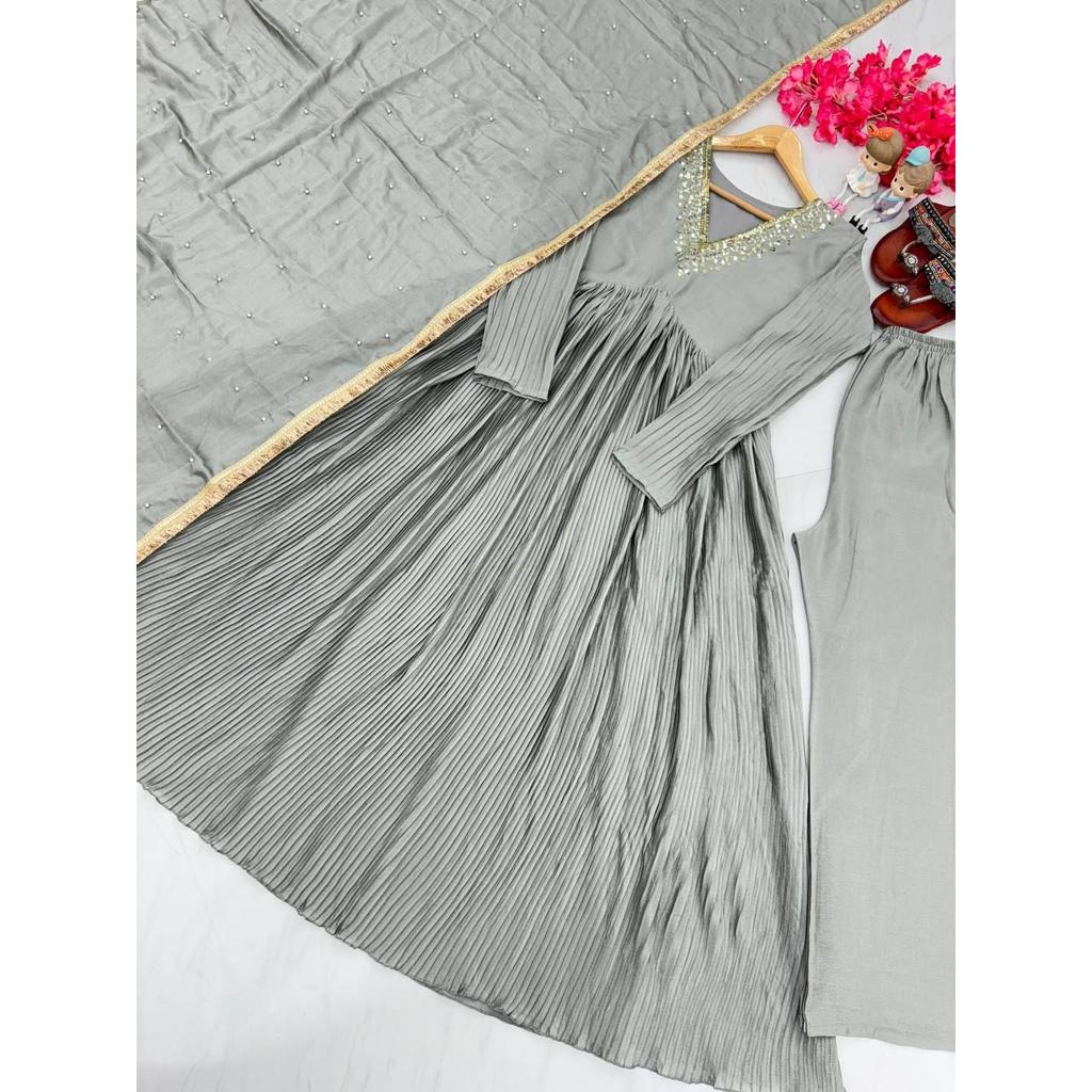 *Lancio del nuovo look da festa Đěsigner Pur Chinon Silk Top Plazzo & Dupatta Set*