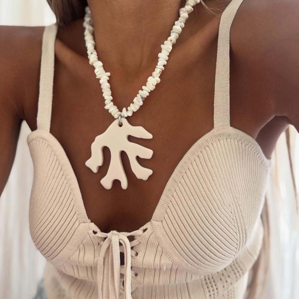 Style Fish Bone Coral Pendant Necklace For Summer Travel And Casual Wear