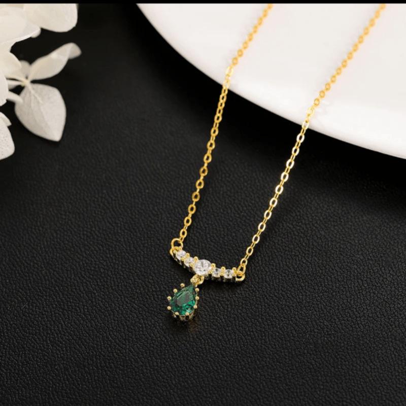 S925 Sterling Silver Retro Emerald Water Drop Tassel Pendant Necklace for Women - Elegant, Versatile High-End Clavicle Chain. S925 Silver