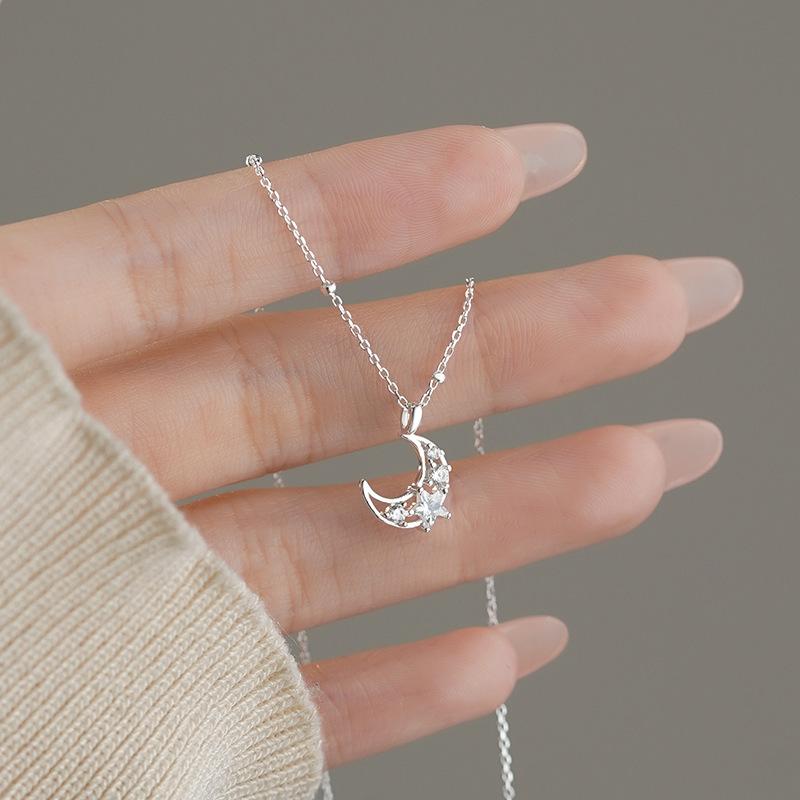 Neumond-Sternenhalskette mit einem süßen und mädchenhaften Temperament, mit einer einfachen und mehrlagigen Schlüsselbein-Kette