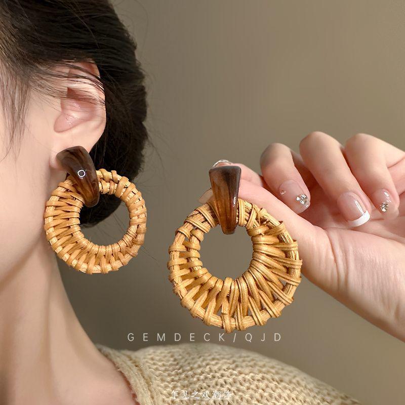 Silver Needle Round Resin Rattan Woven Earrings - Light Luxury High-End Studs, Fashionable Temperament Design