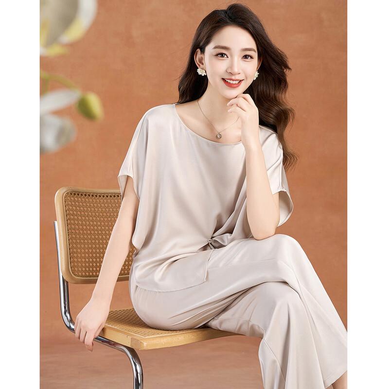 Elegantes Damen Zweiteiler-Anzug aus Eis-Seide mit Falten