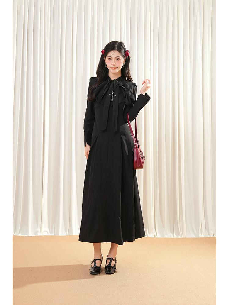 Hepburn Style Black Waist-Defining Gothic Long Dress with Peter Pan Collar