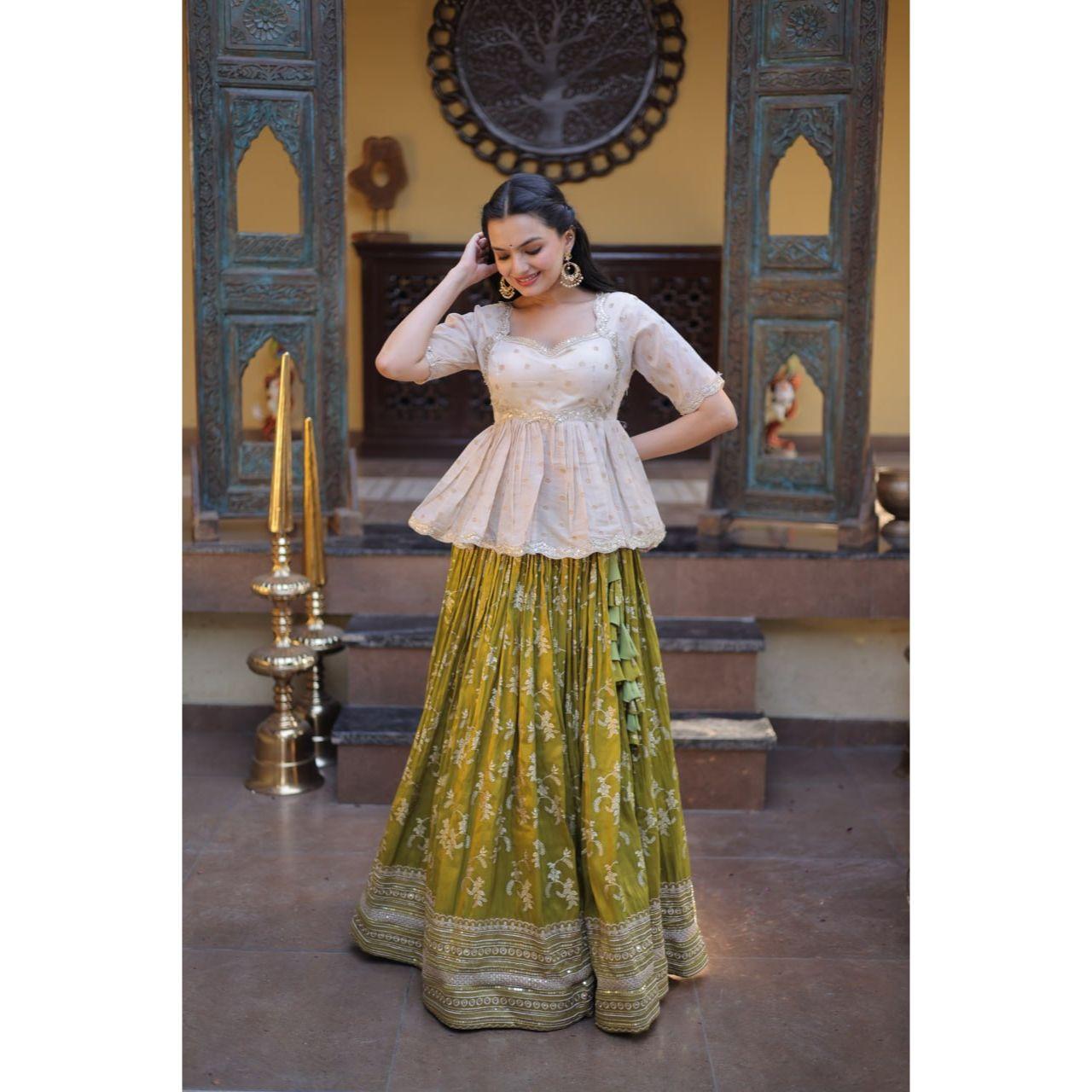 Дизайнерский комплект Lehenga Choli из окрашиваемой жаккардовой вискозы L