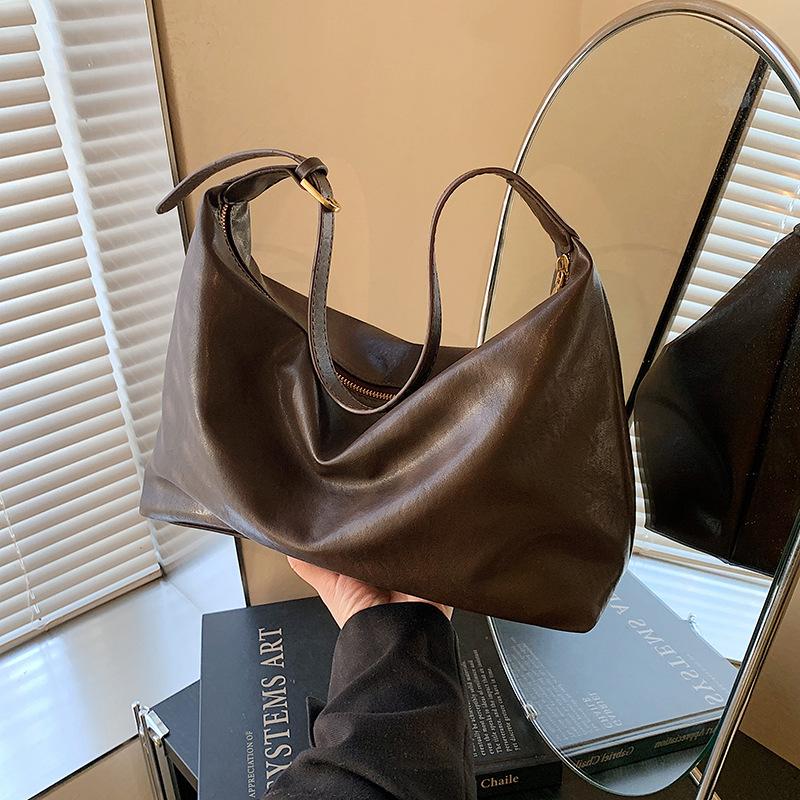 Large-capacity bag women's autumn and winter versatile new simple and fashionable shoulder messenger bag commuter dumpling bag